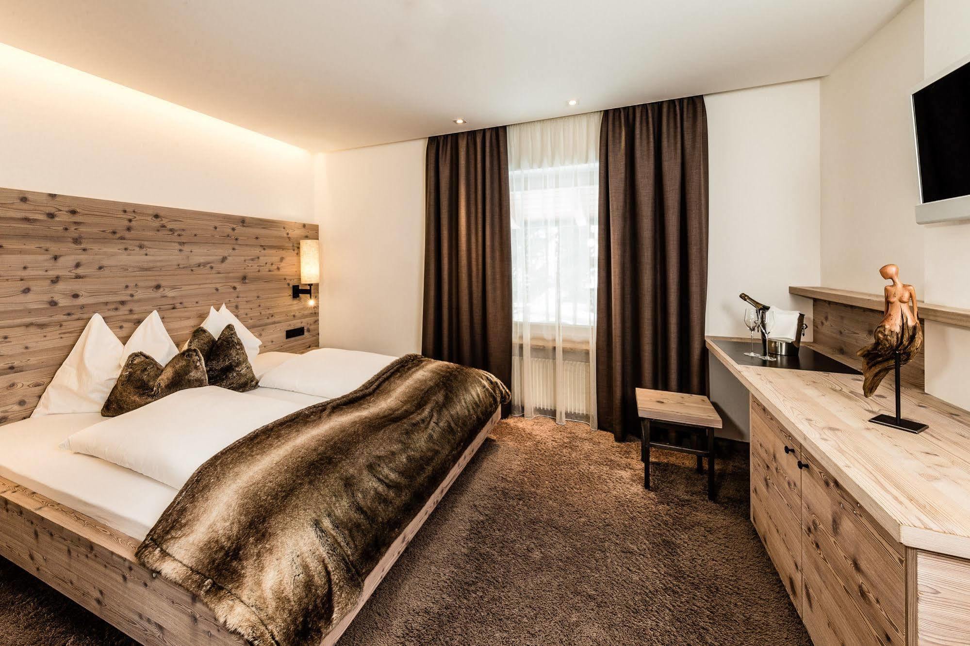 Arthotel Anterleghes - Gardenahotels Selva di Val Gardena Kültér fotó