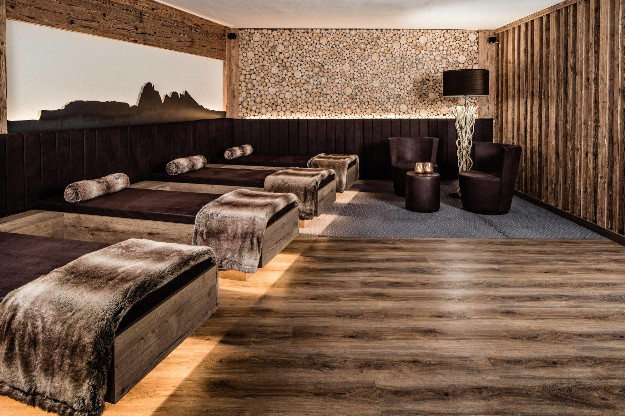Arthotel Anterleghes - Gardenahotels Selva di Val Gardena Kültér fotó